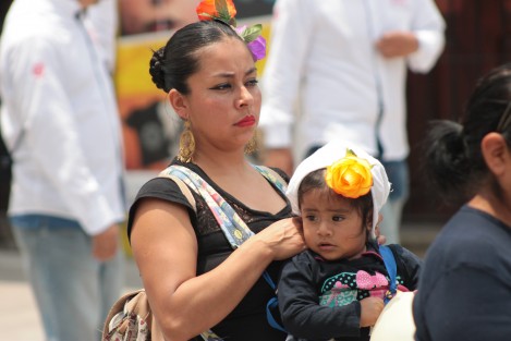 Este domingo el segundo desfile de las flores 2018 recorrió calles de Xalapa.