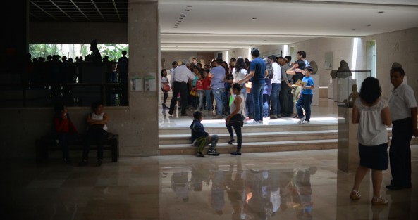 Miles de personas se dieron cita en museo de Antropología  de Xalapa (MAX) para conmemorar el día internacional del museo, el cual se celebra el 18 de Mayo, pero para que más familias pudieran asistir  se celebró este domingo.