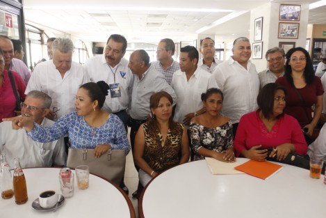 Empresario de la zona de Poza Rica y Tuxpan adheridos a la llamada <em>Caravana Empresarial</em>, aseguraron que en esta zona se han perdido cerca de 30 mil empleos y que todos los días sufren asalto a sus comercios.