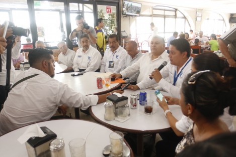 Empresario de la zona de Poza Rica y Tuxpan adheridos a la llamada Caravana Empresarial, aseguraron que en esta zona se han perdido cerca de 30 mil empleos y que todos los días sufren asalto a sus comercios.