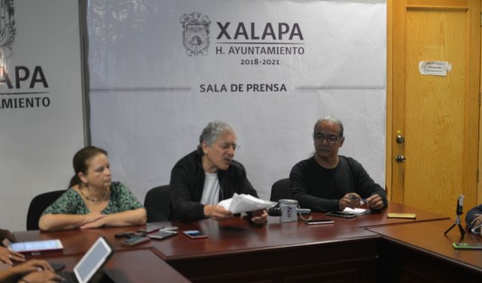 El alcalde de Xalapa, Hipólito Rodríguez, habló en su conferencia de prensa, sobre la reubicación de los comerciantes de la avenida Orizaba; además comentó que los empleados que se manifestaron tenían negocios truculentos y fueron descubiertos. 