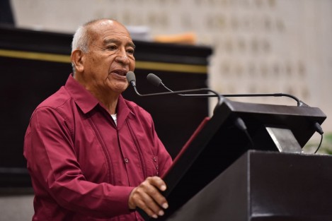 El diputado Isaías Pliego Mancilla presentó una iniciativa con proyecto de decreto para adicionar la Ley Orgánica del Municipio Libre, con el objetivo de establecer una Comisión Edilicia de Desarrollo Artesanal y así generar estrategias, para que desde la instancia más cercana a la ciudadanía se apoye a los artesanos locales.