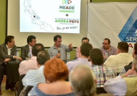 Ante empresarios integrantes de la Cámara de Comercio de Xalapa, el candidato de la coalición <em>Por un Veracruz Mejor</em> a la gubernatura, Pepe Yunes,  afirmó que <em>un gobierno que no tiene idea y que además pierde empleos, está incumpliendo y está en contra del desarrollo de la gente, como lamentablemente está pasando en Veracruz</em>.