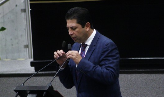 El diputado Fernando Kuri Kuri, presentó una iniciativa con proyecto de decreto que reforma artículos de la Ley de Educación de la Entidad, con la finalidad de prohibir que se condicione la inscripción de alumnos al pago de cuotas voluntarias o donaciones escolares.  