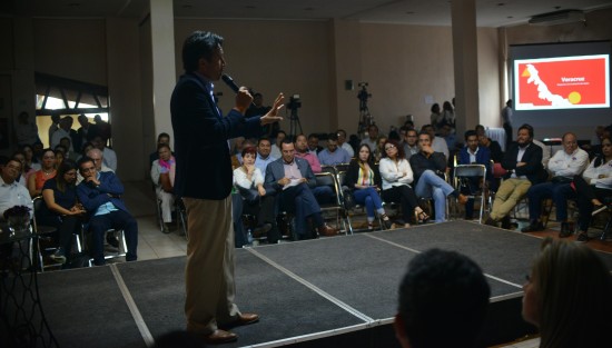 El candidato de Morena-PT-PES, Cuitláhuac García, se reunió con el Consejo Empresarial de Xalapa, en el Hotel Misión de la avenida 20 de noviembre en Xalapa.
