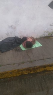  Tres cabezas fueron halladas este martes a la entrada del municipio de Tecolutla,Ver., debajo de éstas se encontraba una cartulina con lo que parecía ser un mensaje, aunque no se dio a conocer su contenido.