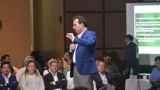 Durante su participación en el Foro Democrático con los Candidatos a la Gubernatura organizado por el Consejo Coordinador Empresarial de Xalapa, Pepe Yunes se pronunció por apoyar a las empresas veracruzanas facilitando el acceso a créditos, a través de la simplificación de trámites y la implantación de una ventanilla única empresarial. 