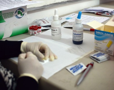Las pruebas rápidas para la detección oportuna del Virus de Inmunodeficiencia Humana (VIH) se ofrecen todos los viernes en las instalaciones del Instituto Municipal de la mujer en Xalapa,  y periódicamente en espacios públicos como parque Juárez, Plaza Lerdo y Plaza Clavijero, para que más personas tengan acceso a este servicio gratuito, confidencial y seguro.