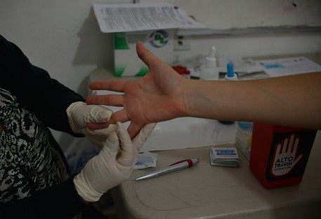 Las pruebas rápidas para la detección oportuna del Virus de Inmunodeficiencia Humana (VIH) se ofrecen todos los viernes en las instalaciones del Instituto Municipal de la mujer en Xalapa,  y periódicamente en espacios públicos como parque Juárez, Plaza Lerdo y Plaza Clavijero, para que más personas tengan acceso a este servicio gratuito, confidencial y seguro.