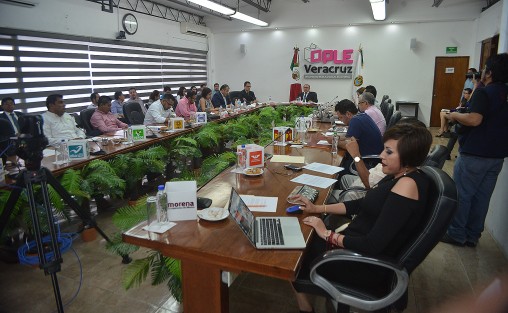 El Consejo General del OPLE Veracruz, determinó desechar el inicio del Procedimiento Especial Sancionador Ordinario (PES), presentado en contra del periodista Andrés Timoteo Morales, por la publicación de una encuesta en el periódico Notiver y que hacía referencia a las elecciones locales de Veracruz.