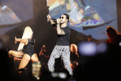 El cantante colombiano Maluma, ofreció un concierto en el estadio Luis Pirata Fuente donde interpretó sus éxitos ante miles de veracruzanos que se dieron cita en esta velada reguetonera.
