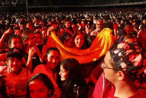 El cantante colombiano Maluma, ofreció un concierto en el estadio Luis Pirata Fuente donde interpretó sus éxitos ante miles de veracruzanos que se dieron cita en esta velada reguetonera.