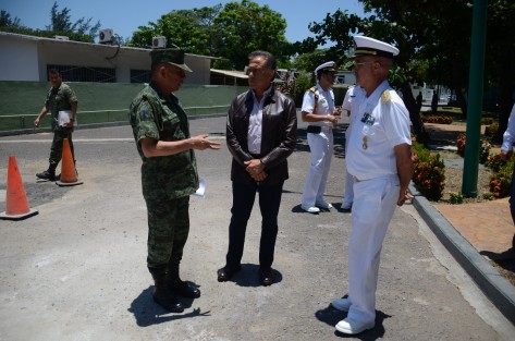 Luego de que el Gobernador de Veracruz, Miguel Ángel Yunes Linares, la semana pasada descartara sabotaje a trenes y minimizara asaltos a este transporte de carga, hoy anunció que se instalará una base de operaciones mixtas en el municipio de Acutzingo para frenar el robo a trenes en esa zona. 