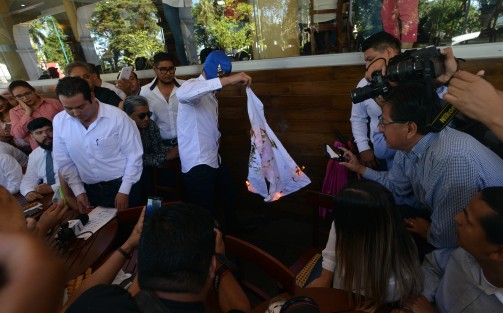 Jovenes priístas renunciaron a su partido.