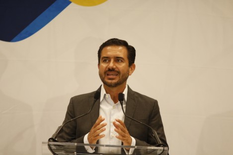 Yunes Marquez indicó que todo lo prometido en su campaña se realizará, de llegar a la gubernatura, con recursos que la federación tendría que entregarle por ley pues la distribución de los mismos no tendrían porqué condicionarse a voluntad y capricho del Presidente de la República.