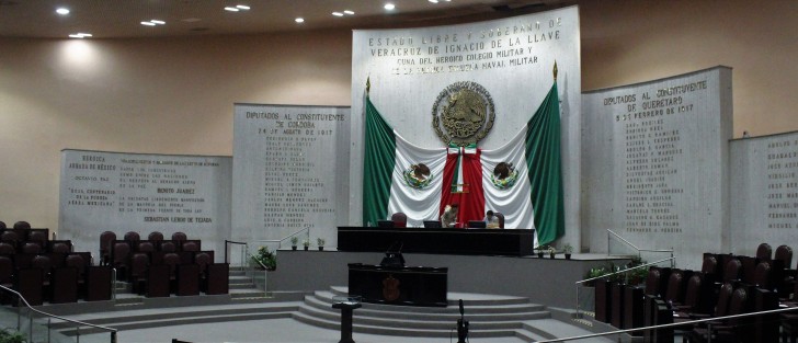 Por más exhortos a ser puntuales que les hacen a  los diputados, éstos siguen llegando tarde a las sesiones.  