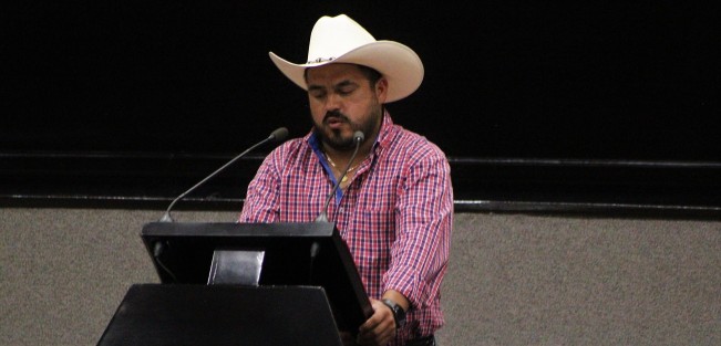 Para apoyar a los productores de café y a toda su cadena productiva, a fin de hacerlo de más calidad, sustentabilidad y sean mejorados los precios, el diputado Ernesto Cuevas Hernández presentó ante el Pleno del Congreso del Estado la propuesta de Ley para el Fomento, Desarrollo Sustentable, Producción, Distribución y Comercialización del Café Veracruzano.