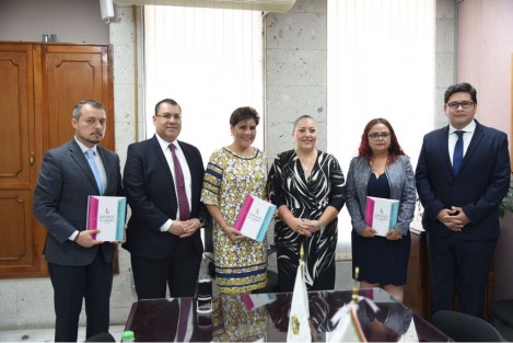 En cumplimiento al artículo 88 de la Ley 875 de Transparencia y Acceso a la Información Pública para el Estado de Veracruz, el Instituto Veracruzano de Acceso a la Información y Protección de Datos Personales (IVAI) hizo entrega de su 11 Informe de Labores al Congreso del Estado, donde a través de diez secciones se presenta diversa información relevante correspondiente al ejercicio 2017 sobre los retos cumplidos y los que están por venir.