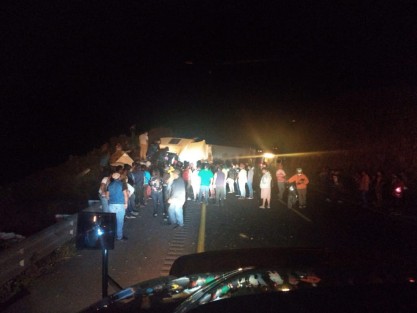  Un autobús con pasajeros procedente de Sonora y con destino a Chiapas, sufrió un accidente la noche del lunes cerca de las 23 horas, sobre la autopista Puebla - Veracruz, quedando volcado.
