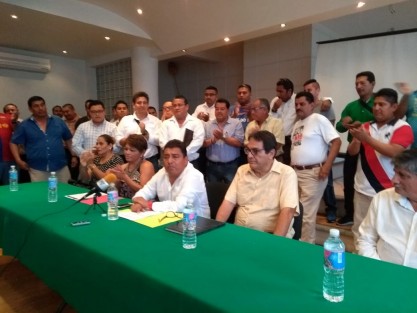Vicente García Trujeque líder del Sindicato Único de Electricistas de la República Mexicana,  ofreció conferencia de prensa, sobre los sucesos que se difundieron este lunes en redes sociales, sobre una supuesta agresión a el doctor  Roberto Arenas, mencionando que en ese vídeo no aparece y explicando que todo se debió a una negligencia médica.