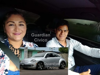 Profesores afiliados a la sección 56 del Sindicato Magisterial organizan una manifestación silenciosa ante al candidato del PAN-PRD-MC Miguel Ángel Yunes Márquez en esta ciudad, durante su recorrido programado para este jueves, en protesta por los nulos avances en la investigación de la desaparición de Julián Antonio León Guzmán y  Maricela Sarmiento Villalobos, quienes desaparecieron el pasado 03 de febrero en el Puerto de Veracruz junto a otras dos personas.