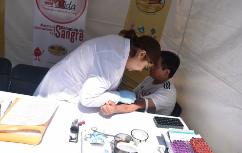 En el parque Juárez de la ciudad de Xalapa se realizó el maratón internacional de donación de sangre el cuál será permanente en el CAE hasta el 30 de junio.