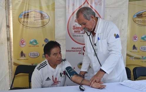 En el parque Juárez de la ciudad de Xalapa se realizó el maratón internacional de donación de sangre el cuál será permanente en el CAE hasta el 30 de junio.