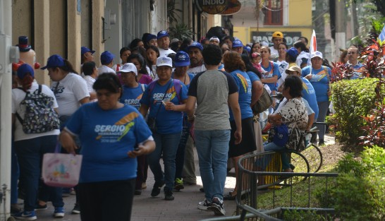 Según cifras panistas, unas 30 mil personas se habrían congregado en el centro de Xalapa parael arranque de campaña de reelección de Sergio Hernández y de apoyo a las de otros candidatos panistas en la zona, incluído el hijo del Gobernador Miguel Ángel Yunes Linares. 