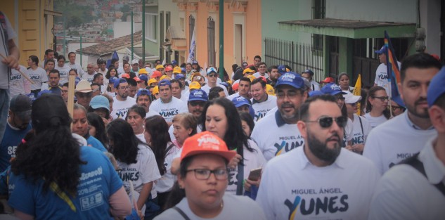 Cada candidato aportó sus acarreados, por lo que se vieron varios grupos de coordinadores. 