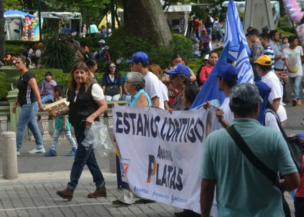 Cada candidato aportó sus acarreados, por lo que se vieron varios grupos de coordinadores. 