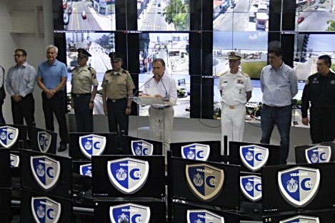 Se llevó a cabo la reunión del Grupo de Coordinación Veracruz, encabezada por el gobernador Miguel Ángel Yunes Linares. El encuentro tuvo lugar en las instalaciones del C5.