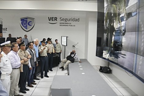 Se llevó a cabo la reunión del Grupo de Coordinación Veracruz, encabezada por el gobernador Miguel Ángel Yunes Linares. El encuentro tuvo lugar en las instalaciones del C5.