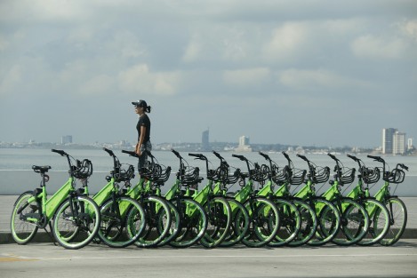 Ciudadanos ahora pueden hacer uso de bicicletas ecológicas aparcadas en la zona turística de Boca del Río. La hora cuesta 10 pesos y deben bajar la aplicación VBIKE.