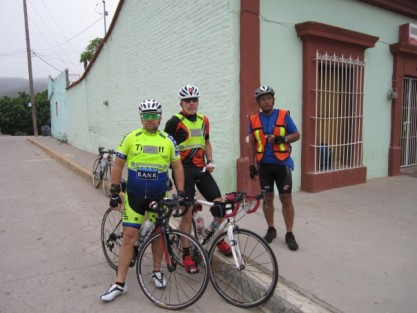 Ciclistas también deben de respetar el reglamento de tránsito.
