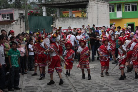 El diputado Ernesto Cuevas Hernández presentó un anteproyecto en el que exhorta al Ejecutivo estatal con el objetivo de decretar como patrimonio Cultural del Estado la Danza de los Santiagos, Negreada o de Moros y Cristianos que se realiza en Naolinco, Acatlán, Chiconquiaco, Miahuatlán, Landero y Coss, Tonayán, Tepetlán y Actopan.