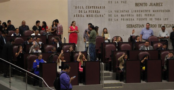 Las diputadas y diputados de la LXIV Legislatura de Veracruz aprobaron el Dictamen que reforma el Código Penal de la entidad para incluir nuevos tipos penales que sancionan conductas de individuos que, sin estar autorizados, modifican, destruyen o provoquen la pérdida de información contenido por sistemas informáticas en resguardo del Estado. 