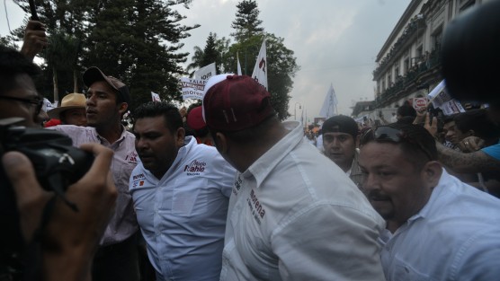 El prietito en el arroz se lo llevaron los disque guaruras que a punta de empujones trataron de impedir la labor de los medios de comunicación.