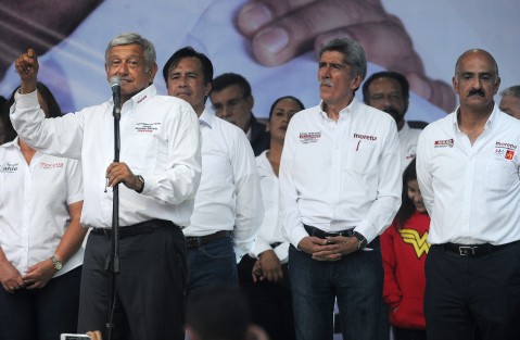 AMLO se refirió a la amplia ventaja que las recientes encuestas le dan sobre sus oponentes, y descalificó la divulgación de un empate técnico en la carrera  por la gubernatura de Veracruz, señalando que Cuitláhuac García va arriba por 15 puntos.  