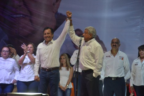 AMLO se refirió a la amplia ventaja que las recientes encuestas le dan sobre sus oponentes, y descalificó la divulgación de un empate técnico en la carrera por la gubernatura de Veracruz, señalando que Cuitláhuac García va arriba por 15 puntos.  