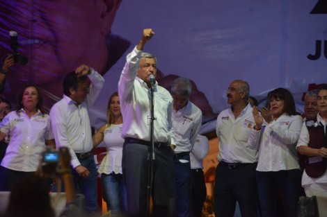 Con la asistencia de miles de sus seguidores de Xalapa y municipios vecinos, el candidato a la Presidencia por la coalición Juntos Haremos Historia, Andrés Manuel López Obrador, se presentó en Xalapa para solicitar el voto para todos los candidatos de su proyecto, al que se refiere como la cuarta trasformación del país.  