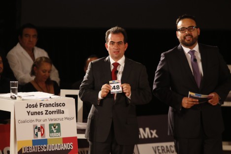 Pido el apoyo para llegar al Gobierno de Veracruz porque los habitantes del estado merecen otra realidad. La apuesta es para que los próximos seis años se dé la oportunidad a una propuesta seria, aseveró el candidato de la coalición Por un Veracruz Mejor a la gubernatura, Pepe Yunes Zorrilla, durante el debate entre aspirantes convocado por la Coparmex. 
