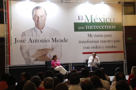 El senador y dirigente de la CNOP, Arturo Zamora, acudió a la presentación del libro del candidato a la presdencia, José Antonio Meade Kuribeña, titulado <em>El México que Merecemos. Mi visión Para Transformar a Nuestro País con Orden y Rumbo</em>, efectuada en Boca del Río.