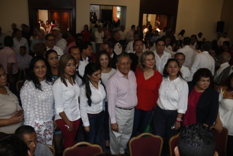 Al evento asistieron candidatos del PRI a cargos de elección popular y Anilú Ingram Vallines, ex delegada de SEDESOL.