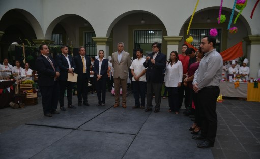 Autoridades de turismo municipal en compañía de directivos de una escuela de turismo, realizaron una demostración de lo que se puede aprender dentro de esta institución.