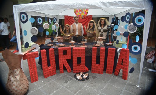 En esta ocasión la temática fue el país de Turquía, para lo cual los estudiantes ambientaron con vida de ese país, además de mostrar su grastronomia y lugares que se pueden visitar.  