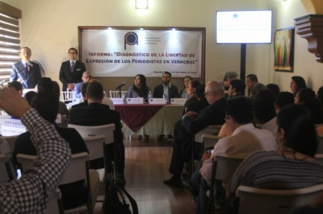 En el salón Salmones de esta ciudad capital, los encargados de la Comisión Estatal de Protección a Periodistas (CEAPP),  en compañía de invitados  especiales, presentaron el diagnóstico de la libertad de expresión  de los periodistas en Veracruz. 
