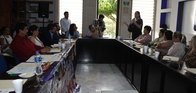 En la sala de juntas Gómez Morín del Cogreso del Estado se llevó a cabo una reunión entre diputados del PAN y MORENA, presidenta de la CEDHV y colectivos de familiares de desaparecidos, en donde también se firmaron acuerdos para próximas reuniones.