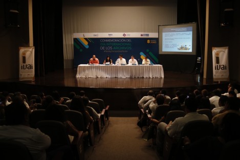 El comisionado del INAI, Carlos Alberto Bonnin, presidió la <em>Conmemoración del Día Internacional de los Archivos #NoHayTiempoquePerder</em>. Durante el evento se hizo entrega de un reconocimiento al alcalde Humberto Alonso Morrelli.