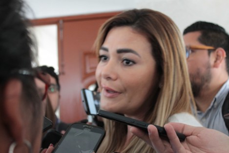 La diputada María Josefina Gamboa, comentó respecto a la solicitud de colectivos para que el fiscal Jorge Winckler comparezca en el tema de desaparecidos, que es cuestión de que los mismos se pongan de acuerdo, pues algunos así lo demandan, mientras otros (rechazó dar nombres) están de acuerdo con el desempeño del funcionario.