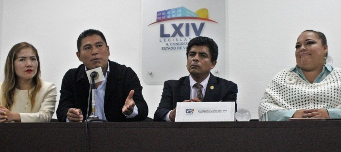 El diputado de la LXIV Legislatura de Veracruz, Nicolás de la Cruz de la Cruz, anunció que el lunes 11 de Junio, en la séptima sesión ordinaria del Pleno, presentará la iniciativa de reforma al artículo 70 de la Constitución Política del Estado para incorporar la figura de la reelección de los presidentes municipales y así establecer en la entidad este derecho que en diversos estados de la República ya está vigente.